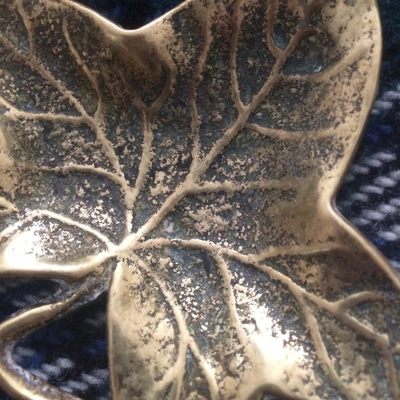 Vintage brass ivy leaf jewelry tray or trinket dish - Picture 5 of 6